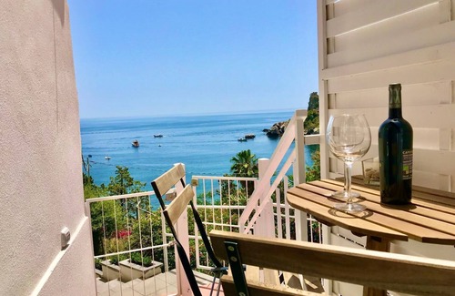 Mazzaro Apartment | Paradisea Taormina Suite front sea
