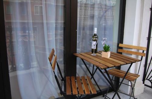 mtatsminda Apartment | Parilament on Rustaveli 4 rooms