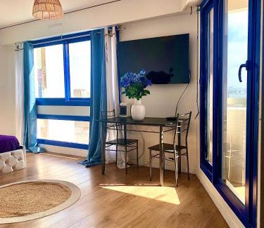 Faubourg de l'Arche Apartment | Paris La Défense - Santorin Apartment with jacuzzi