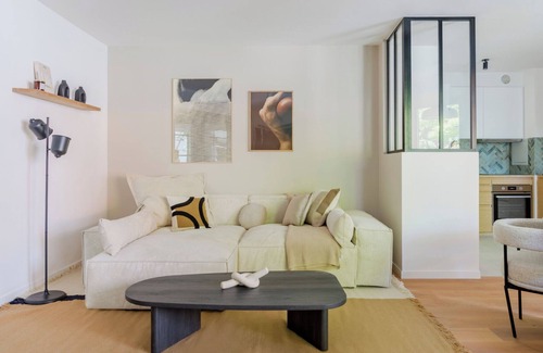 Suresnes Apartment | Paris West Elegant residence