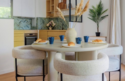 Suresnes Apartment | Paris West Elegant residence