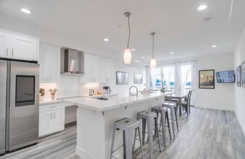 University Heights Apartment | Park Blvd 302 - Newly Built - Spa - Central