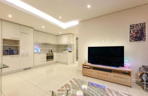 Greater Johannesburg Metropolitan Area Apartment | Park Central Residence - Building with Generator