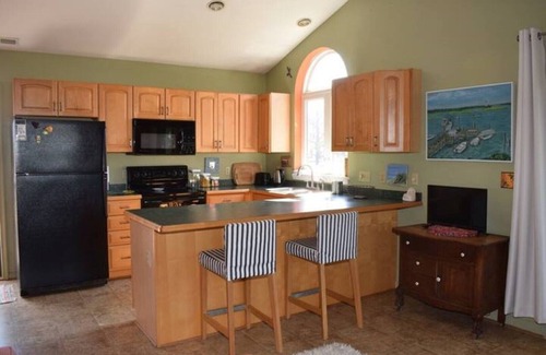 Chincoteague Cottage | Park Place-LOCATION! LOCATION! Waterview