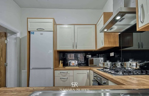 Manchester House | Parkhill Ave M8 Book Now & Save 20% Free Parking