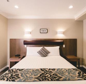 Newton Hotel | Parkside Hotel & Apartments