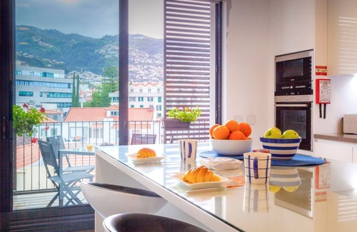 Se Apartment | Parkside Marina Vista by LovelyStay