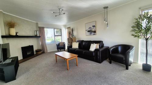 Napier House | Parkview Retreat- 3 Bedrooms and 3 Bathrooms