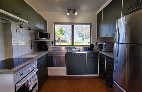 Napier House | Parkview Retreat - 3bedroom, 3 bathrooms