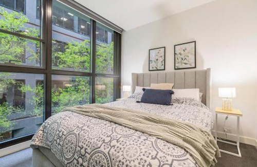 Melbourne Apartment | Parque Canopy - Lakeside Living with Infinity Pool