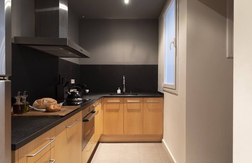 Eixample Apartment | Paso Doble - 2 Bedroom/1 Bathroom Apartment, Next To Plaza Cataluña