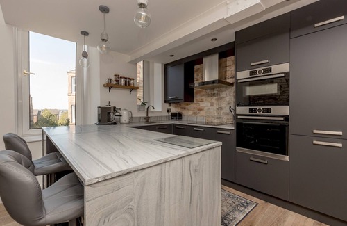 Merchiston Apartment | Pass the Keys | 2BD Loft Style Apt - Edinburgh - Free Parking