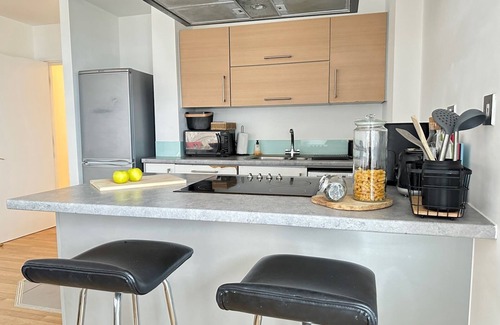 Stratford and New Town Apartment | Pass the Keys | 40ftBalcony |City Views, CanaryWharf & OlympicPark