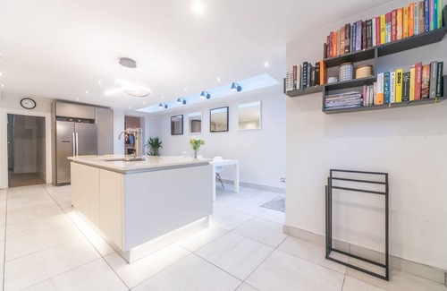 Peninsula House | Pass the Keys | Beautiful Spacious Home