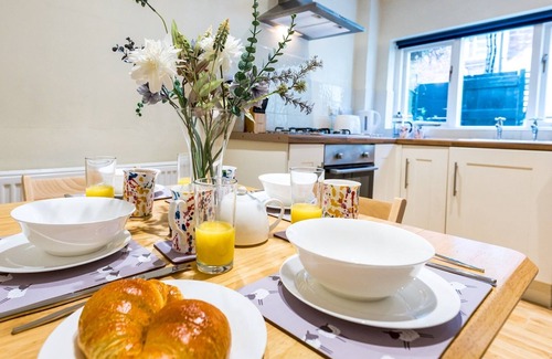 Ludwel House | Pass the Keys | Cosy 2 bedroom Victorian Cottage