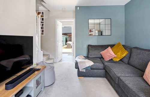 Stockport House | Pass the Keys | Fabulous 2 Bed House in Woodford sleeps 4