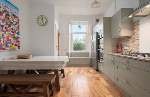 Bonnington Apartment | Pass the Keys | Homely Central 2 bedroom