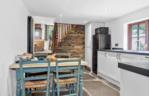 Penny Bridge House | Pass the Keys Newly Renovated Lakeland Cottage