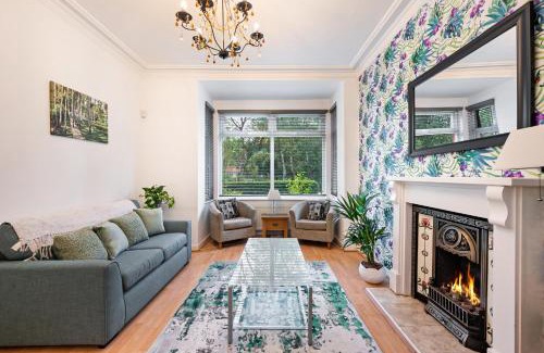 Old Trafford House | Pass the Keys Old Trafford 4-Bedroom Retreat Near Manchester United & City Centre - Family-Friendly