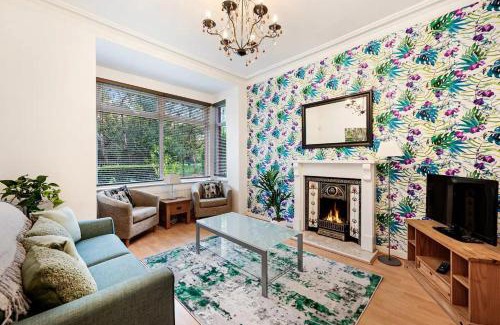Old Trafford House | Pass the Keys Old Trafford 4-Bedroom Retreat Near Manchester United & City Centre - Family-Friendly