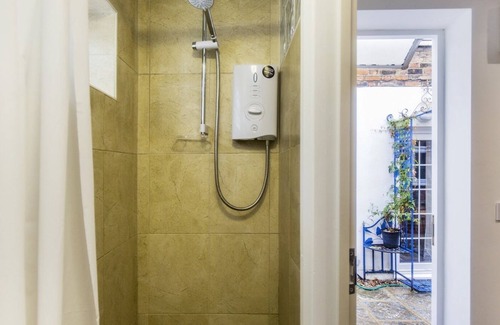 Brixton Apartment | Pass the Keys | Recently renovated studio flat in trendy Brixton
