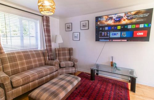 Hatfield House | Pass the Keys Spacious 4-Bedroom Home Prime Hatfield Location