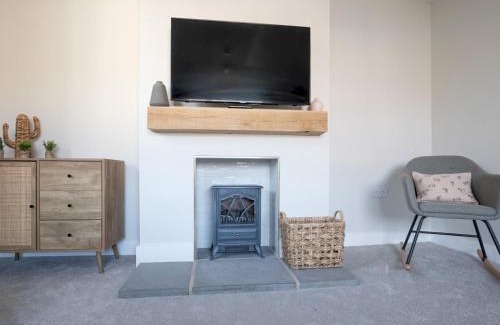 Bridgwater House | Pass the Keys Stunning 3 Bedroom Home with Free Parking