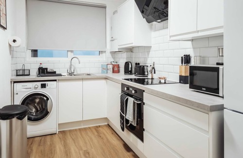 Cliftonville Apartment | Pass the Keys | Stunning Sea Front Retreat With Patio | Margate