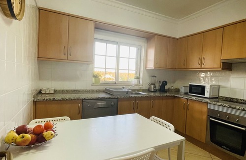 Guia House | Passe Suas Férias Nesse Belíssimo Condomínio Fechado em Albufeira, Guia