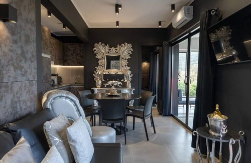 Scarlino Apartment | Passion Suite with Garden and Whirlpool