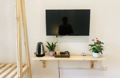 Ba Dinh House | Patio/central Hanoi house/3mins walking to Hoan Kiem Lake-Sunny homestay