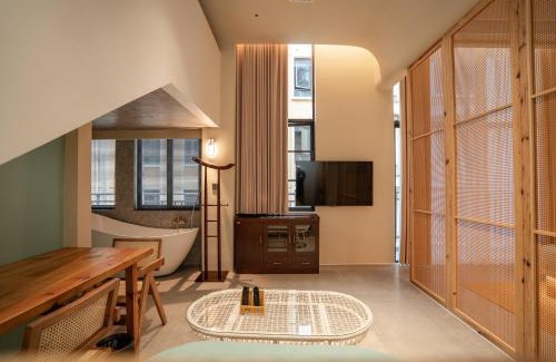 Yongding House | Patio Spring Holiday Inn - Free round trip pick-up service -Panoramic view of Tianmen Mount