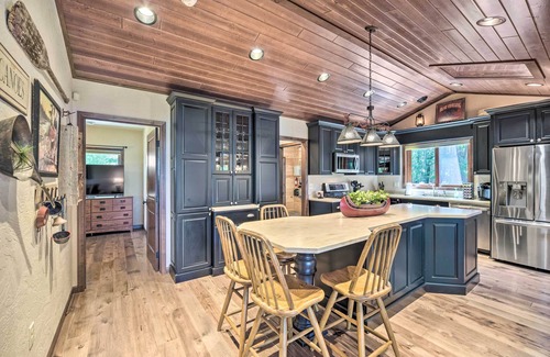 Siren Cabin | Patio, Views & Hot Tub: Quiet Lakeside Cabin