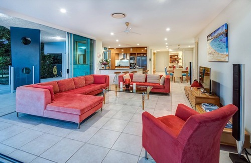 Hamilton Island Apartment | Pavillions 1 Hamilton Island - Private Pool, Golf buggy and transfers