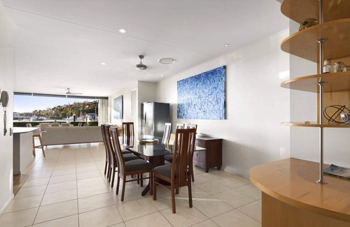 Hamilton Island Apartment | Pavillions 17 Hamilton Island - Waterfront with private pool, golf buggy and transfers