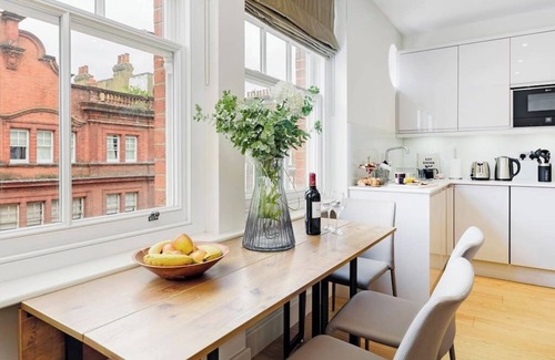 Holland Park Apartment | PBC | Luxury One Bedroom Apartment in Soho GT13