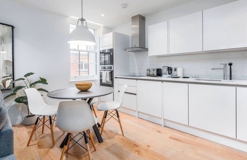 Norland Apartment | PBC | Two Bedroom Apartment with Balcony
