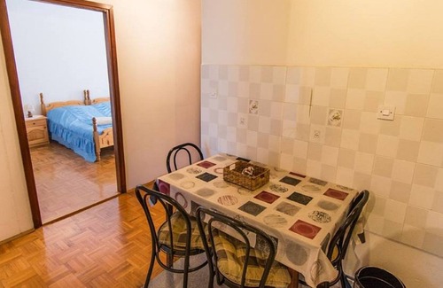 Dobropoljana Apartment | Peaceful Apartment in Dobropoljana with Balcony