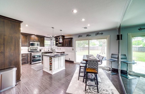 Tulsa House | 'Peace & Tranquility': Home 2 Mi to Dtwn Tulsa!
