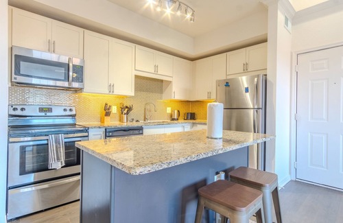 Valley Ranch Apartment | Peaceful 1-Bedroom King Suite | Pool, Gym & Parking