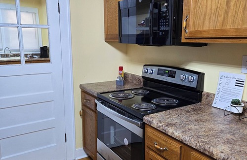 Russell Springs House | Peaceful, 1950's, two bedroom cottage in town with one bath.