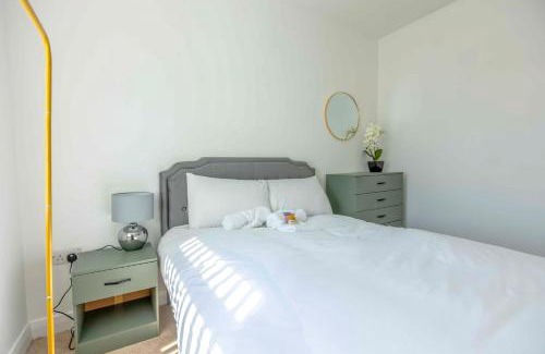 Filton House | Peaceful 2BR house w/backyard