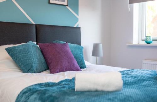 Ashford House | Peaceful 3 Bed House For 5-City Central - Free Parking