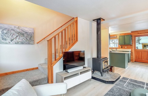 Granby Cabin | Peaceful 3-bedroom cabin 20 minutes to Winter Park Resort - hot tub, EV charger