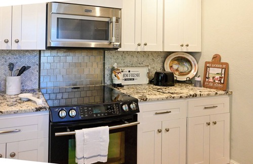 South Tulsa House | Peaceful and upscale neighbourhood. .