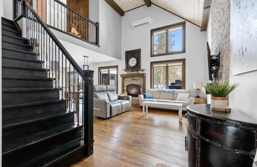 Notre-Dame-de-la-Salette Ski Chalet | Peaceful Retreat on Lac de l'Argile