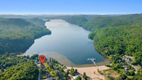 Notre-Dame-de-la-Salette Ski Chalet | Peaceful Retreat on Lac de l'Argile