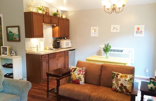 Vienna Cottage | Peaceful Cottage Retreat near Shawnee National Forest