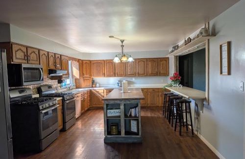 Thompsonville House | Peaceful Country Escape Pond & Private Hot Tub