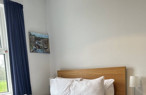 Horfield House | Peaceful Family Retreat Near Gloucester Road